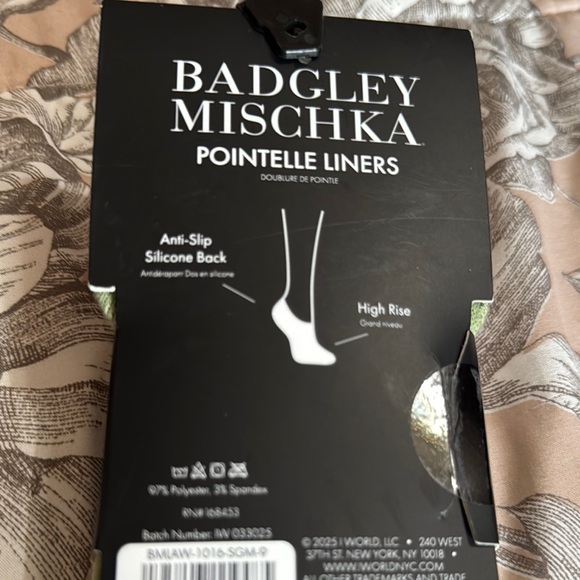 Badgley Mischka Women’s Casual Cream & green Socks. - Picture 4 of 5